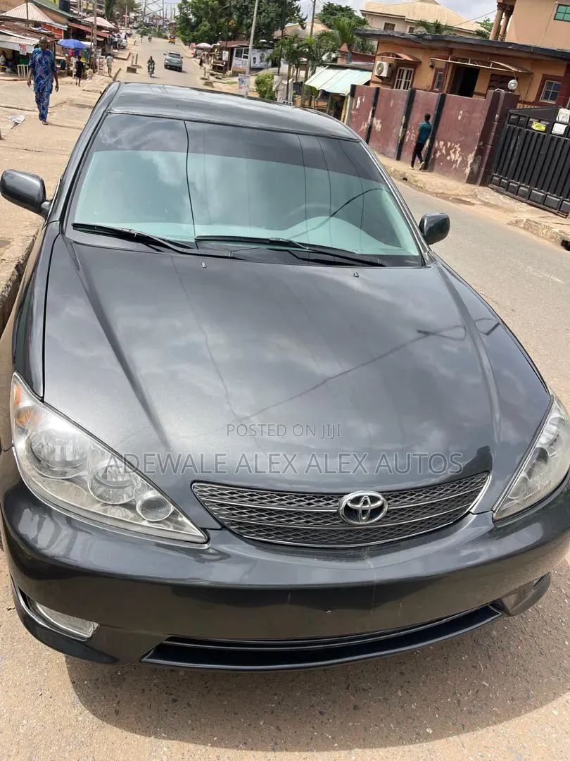 Toyota Camry 2005 Gray