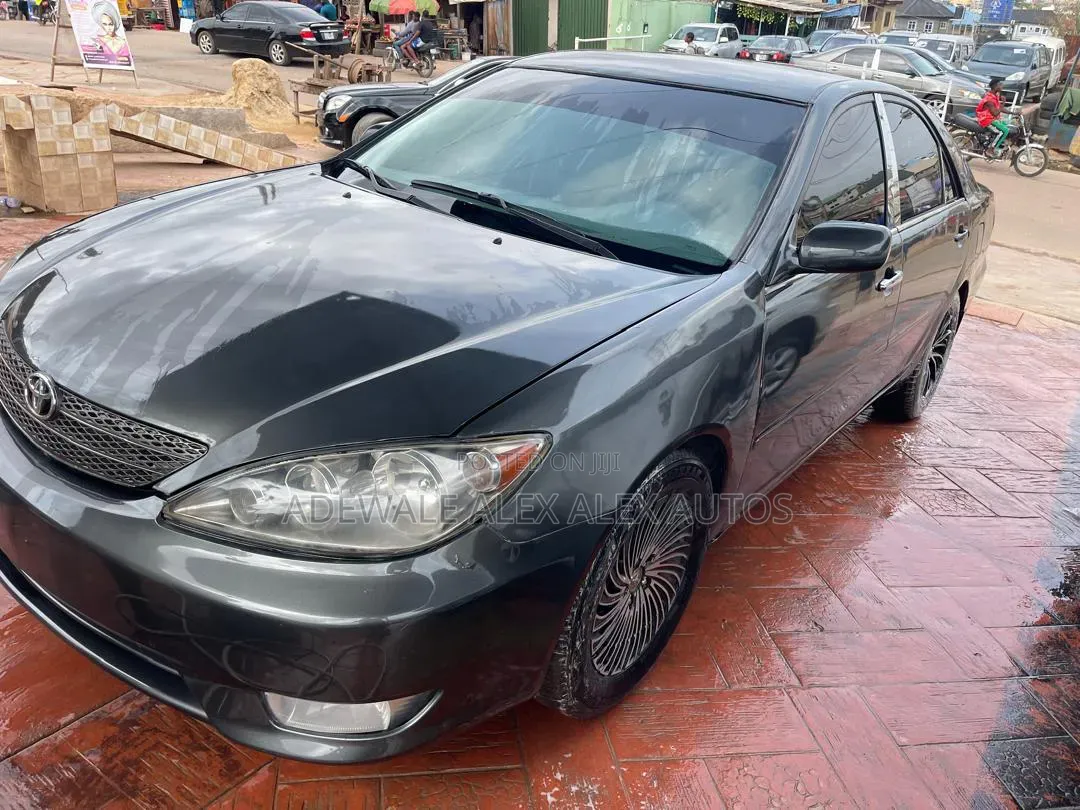 Toyota Camry 2005 Gray