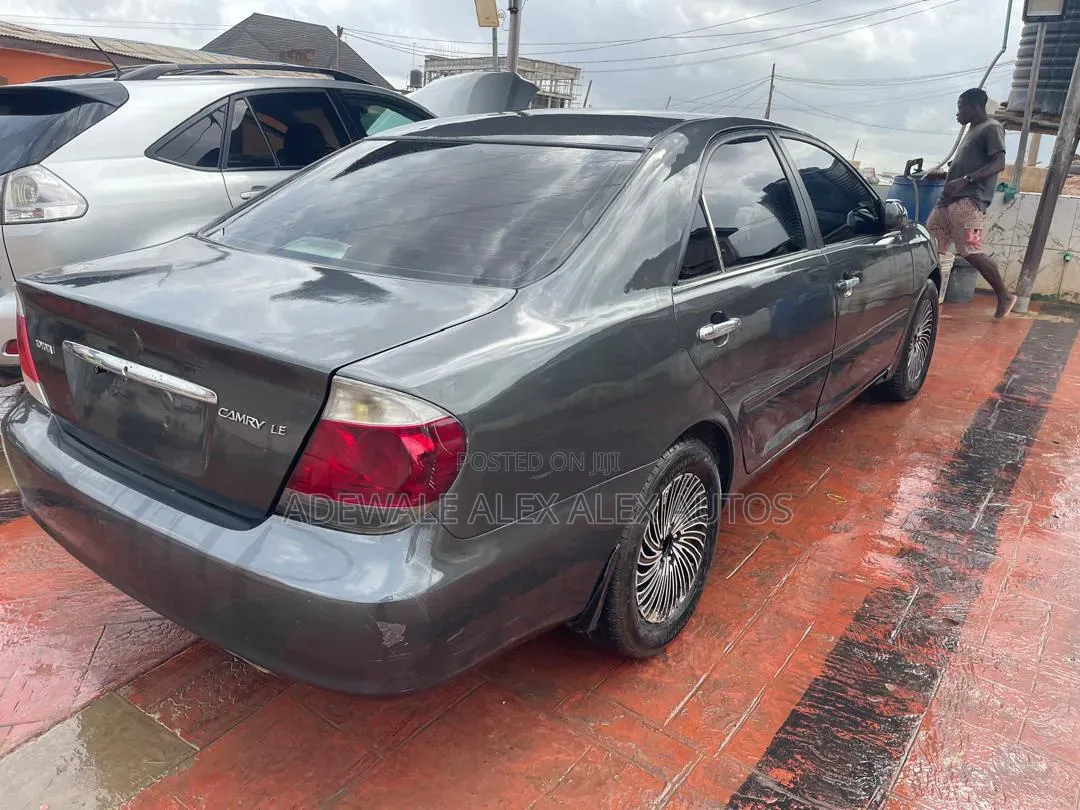 Toyota Camry 2005 Gray