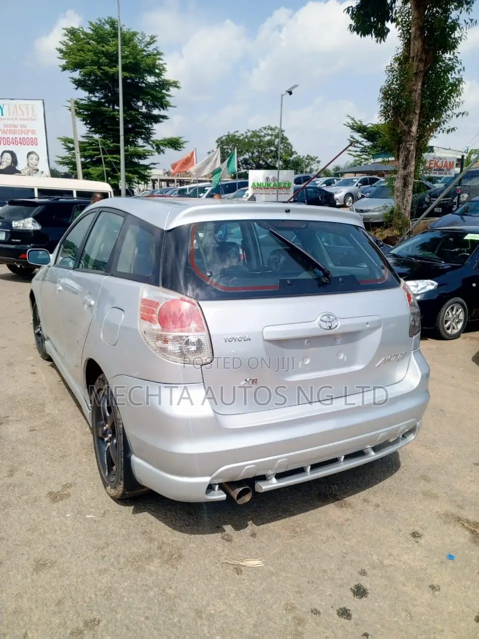 Toyota Matrix XR Hatchback FWD (1.8L 4cyl 4A) 2006 Silver
