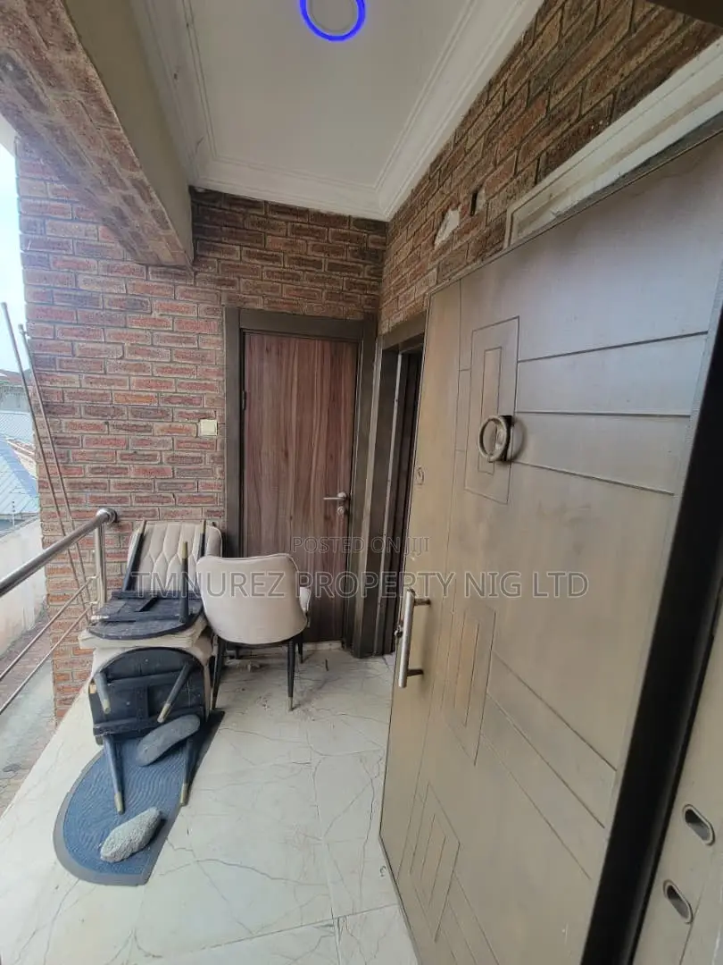 3bdrm Apartment in Cool Estate At for rent