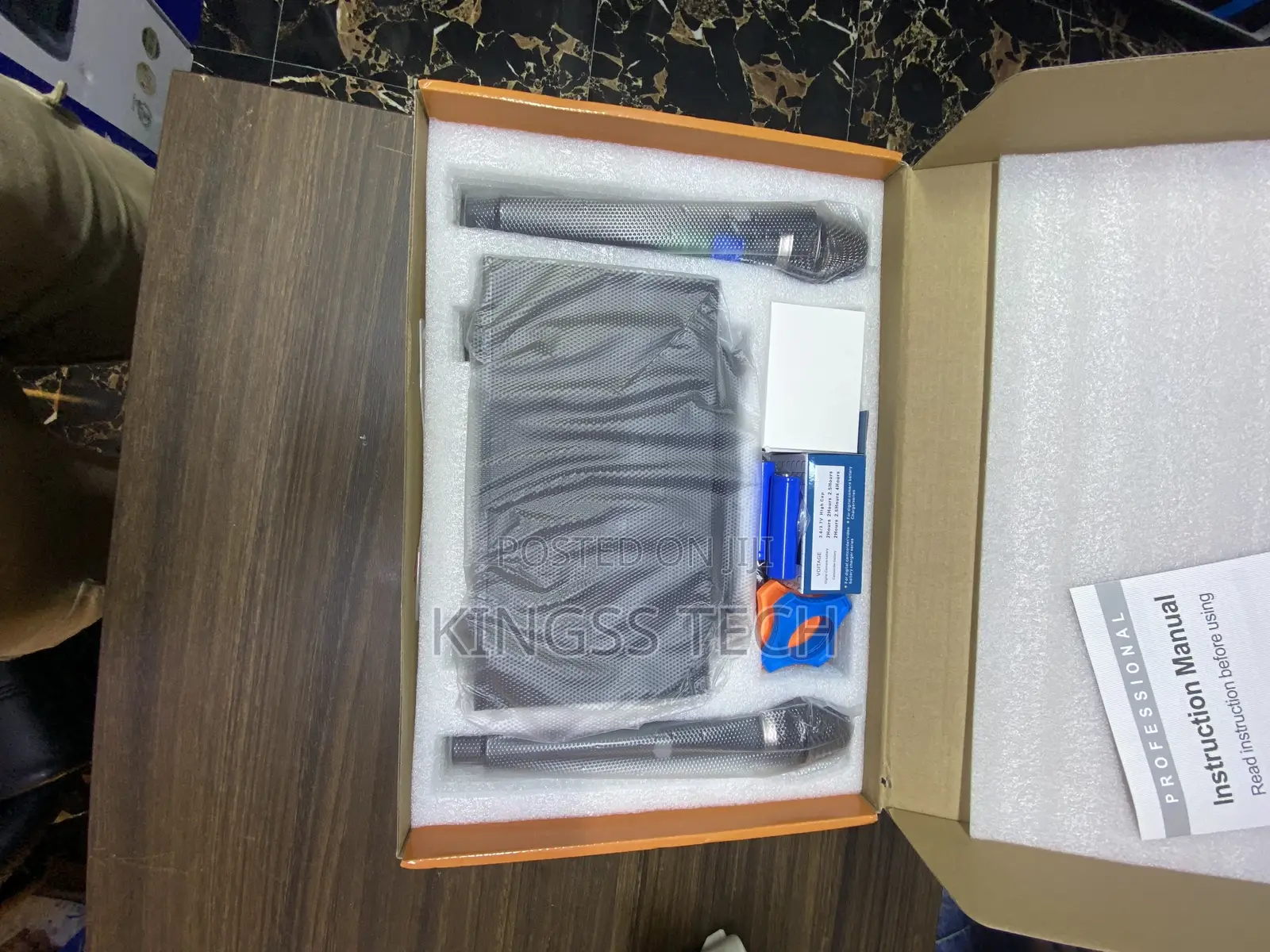 JBL by Harman (Vm150) Rechargeable Wireless Microphone