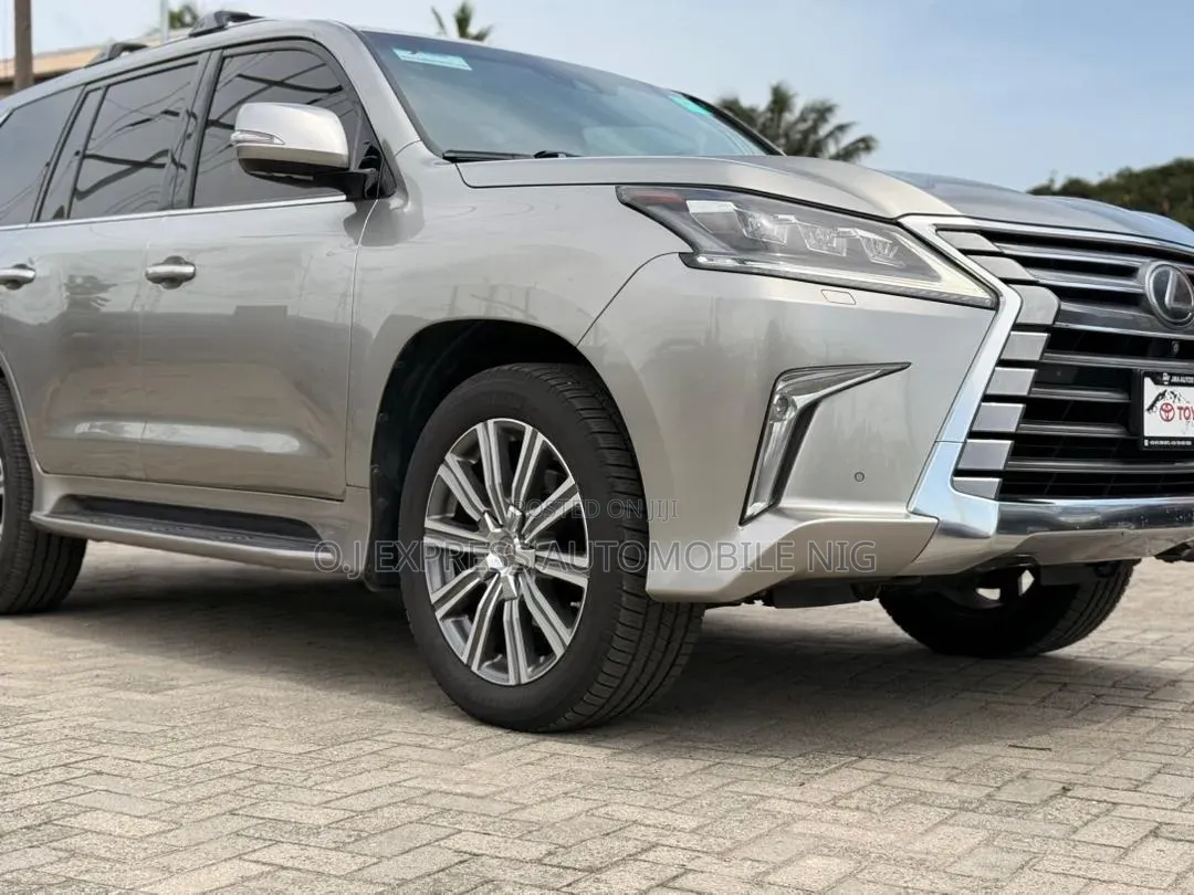 Lexus LX 570 AWD 2018 Maroon