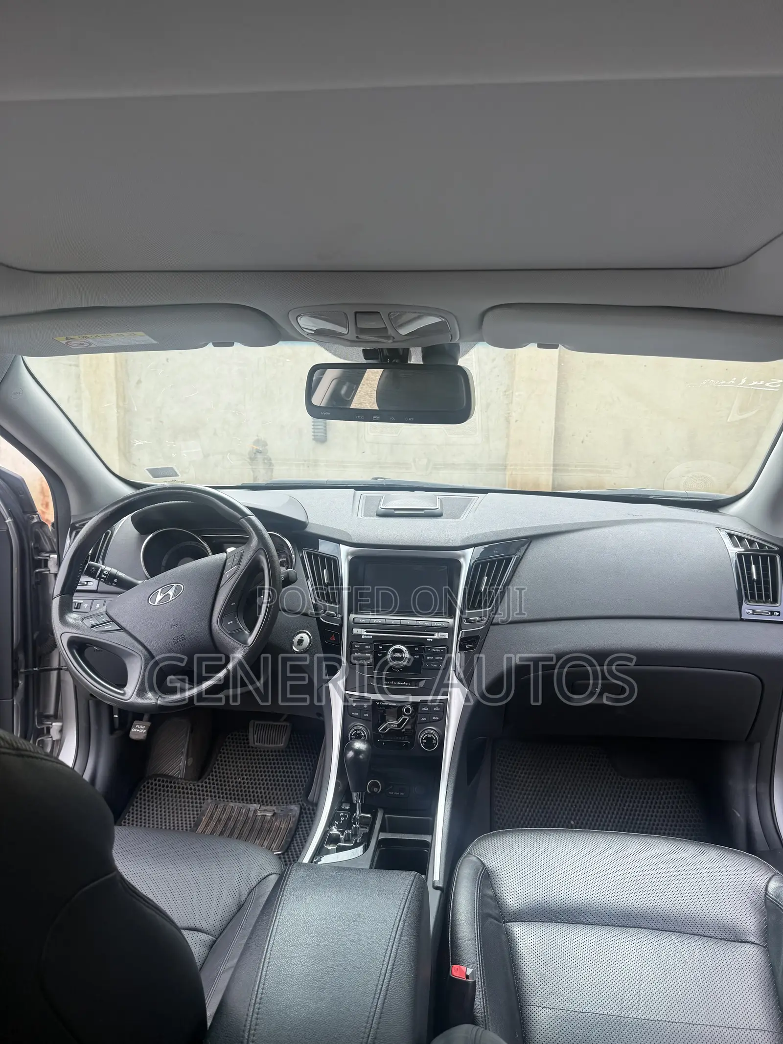 Hyundai Sonata SE Sedan FWD (2.4L 4cyl 6A) 2012