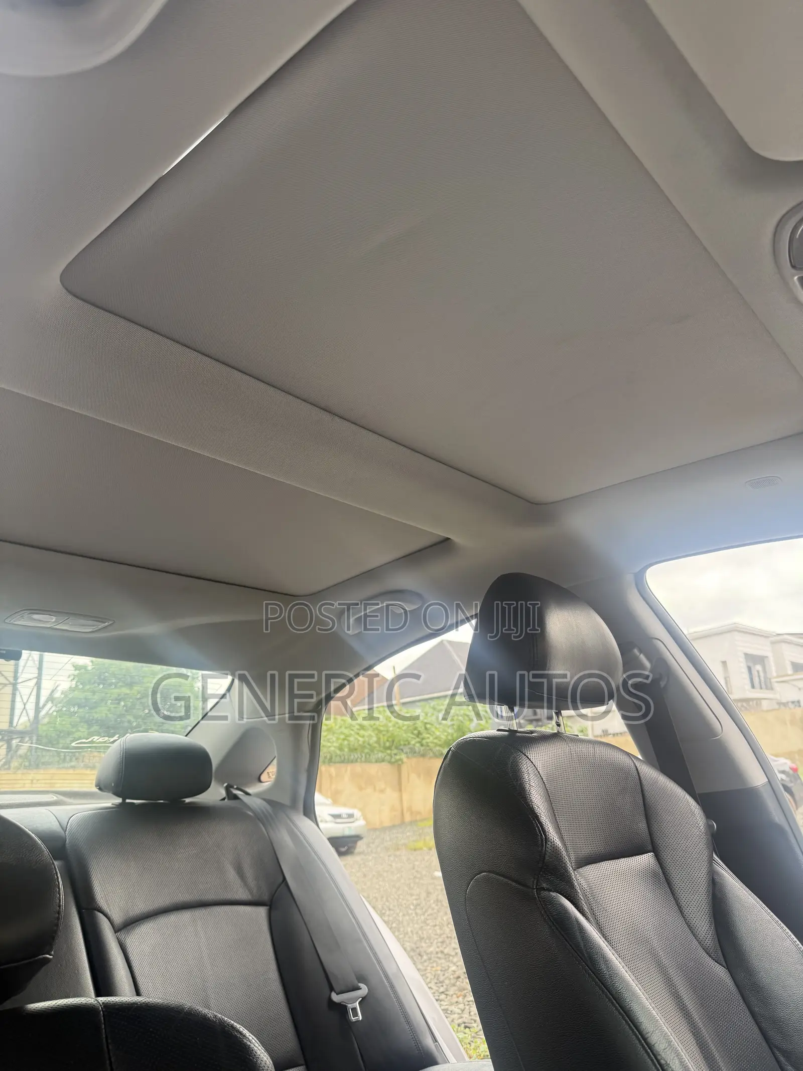 Hyundai Sonata SE Sedan FWD (2.4L 4cyl 6A) 2012
