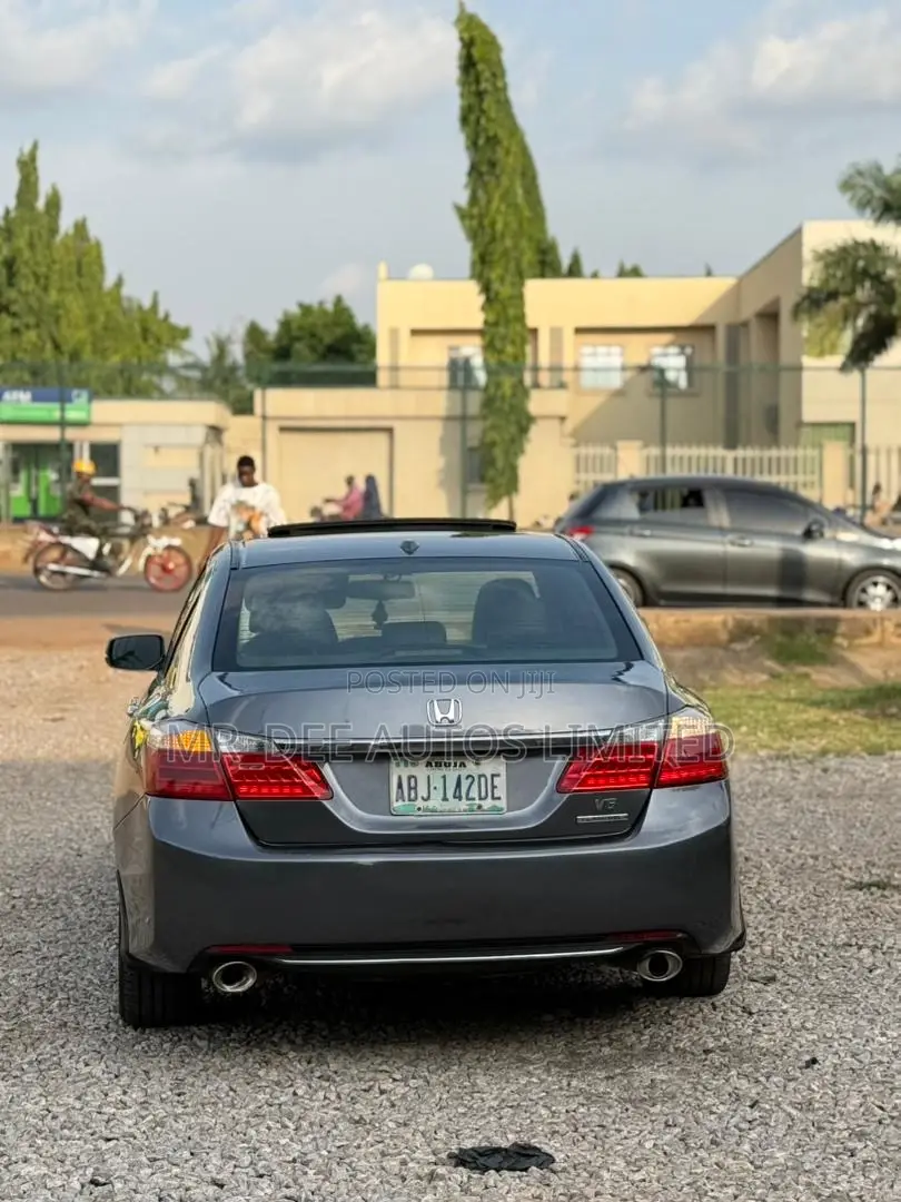 Honda Accord Touring 4dr Sedan FWD (3.5L 6cyl 6A) 2013 Gray