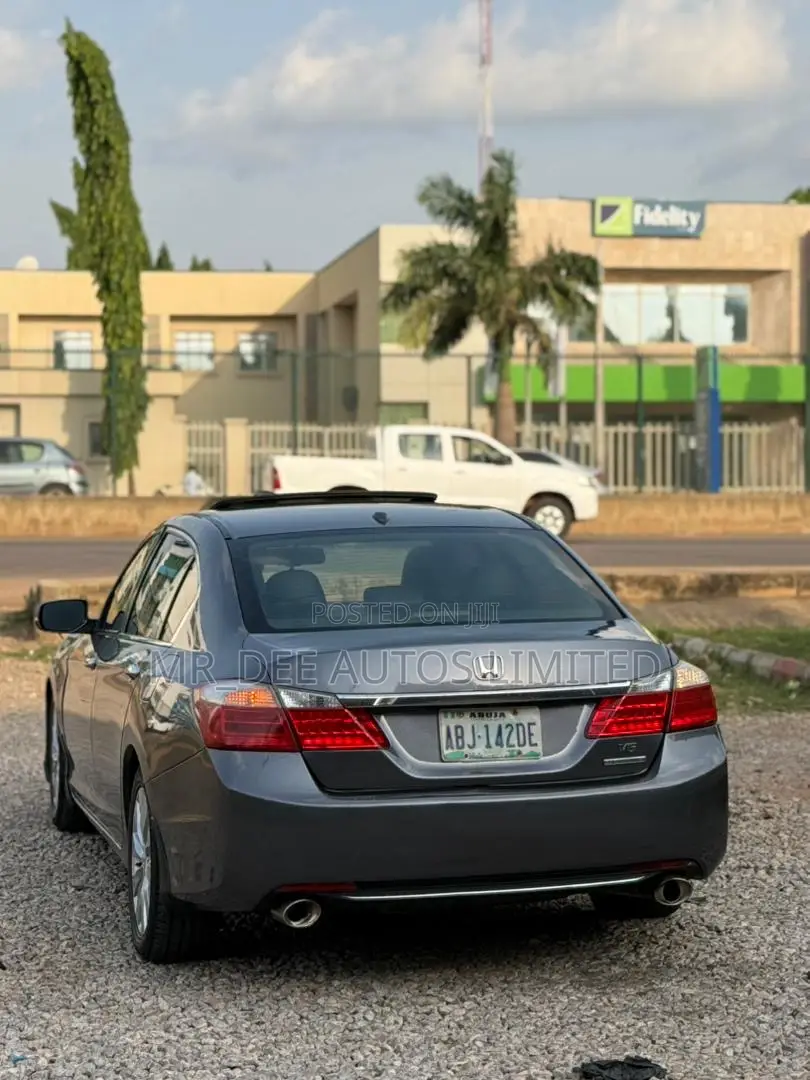 Honda Accord Touring 4dr Sedan FWD (3.5L 6cyl 6A) 2013 Gray