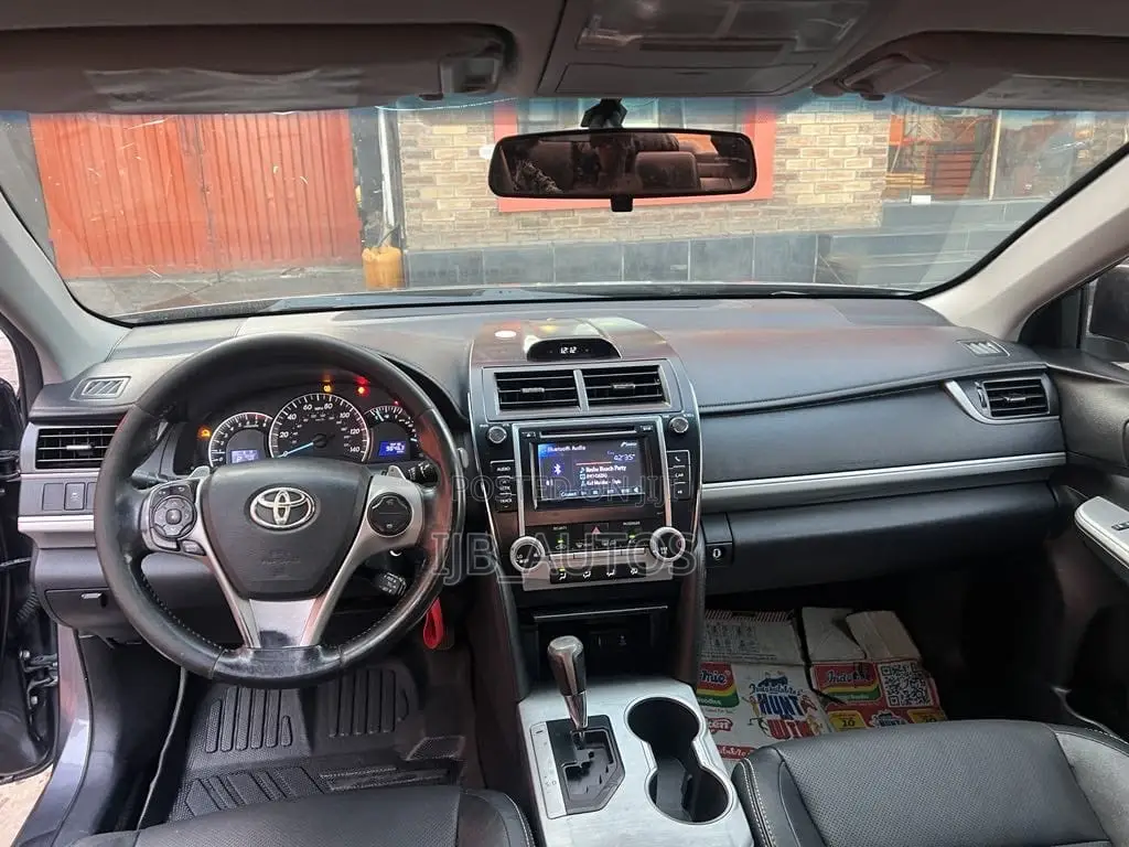 Toyota Camry SE 4dr Sedan (2.5L 4cyl 6A) 2012 Gray