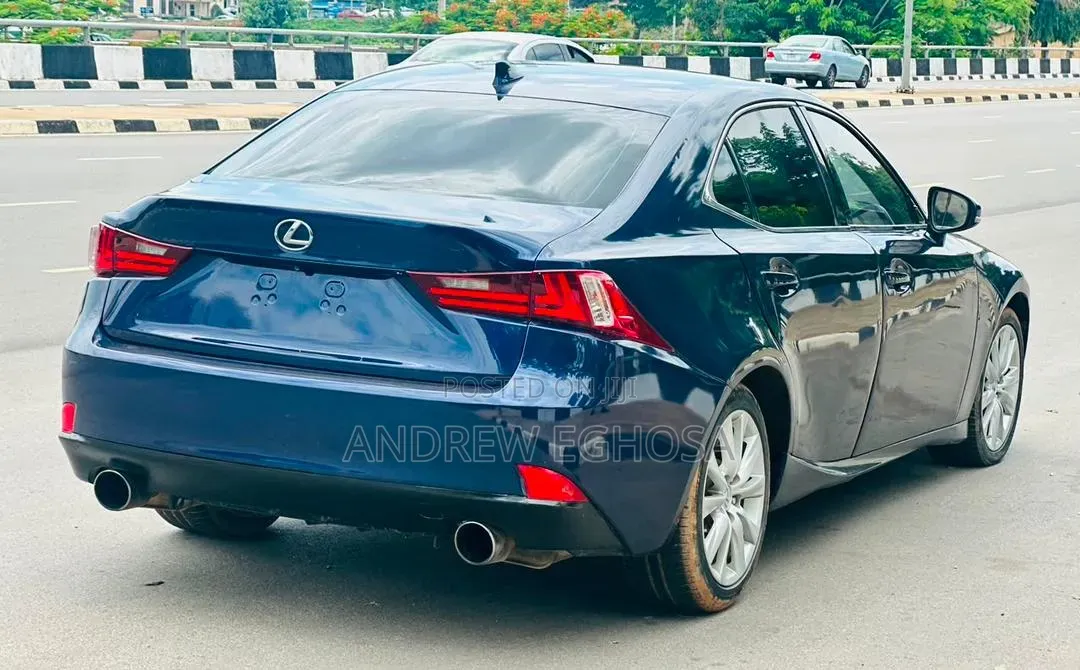 Lexus IS 2014 Blue