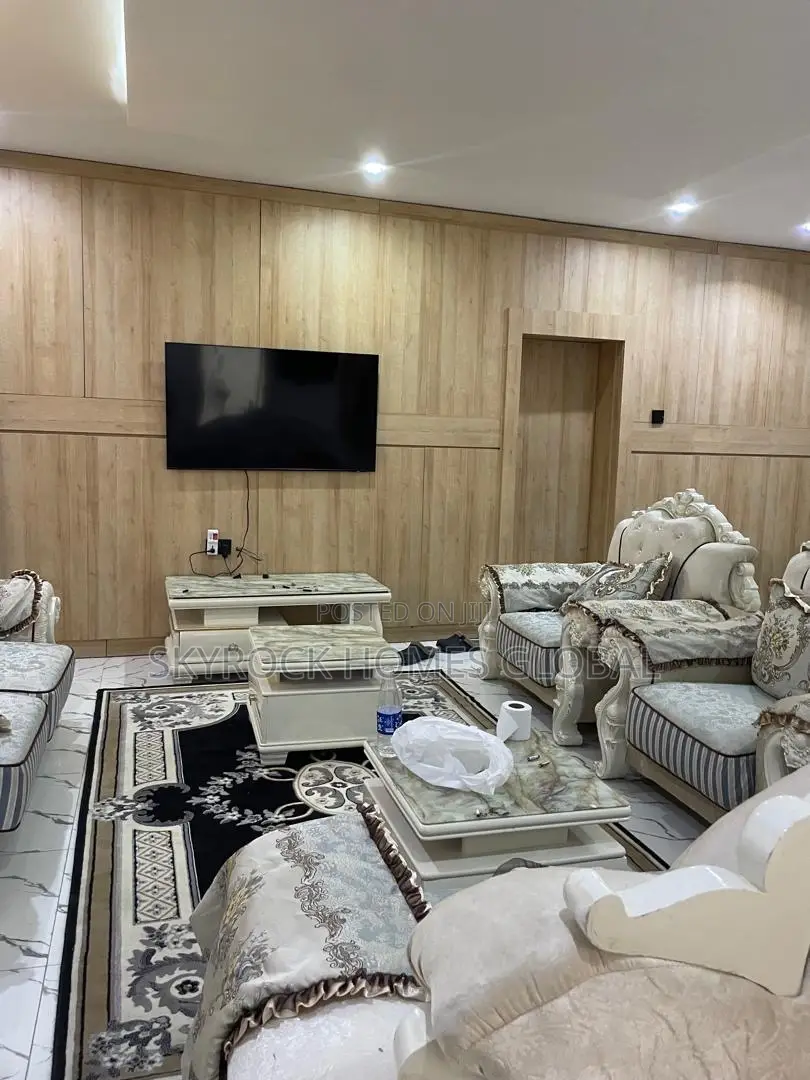 4bdrm Duplex in Chevron for sale