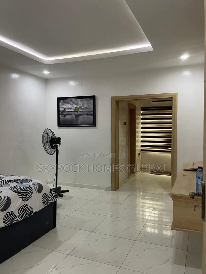 4bdrm Duplex in Chevron for sale