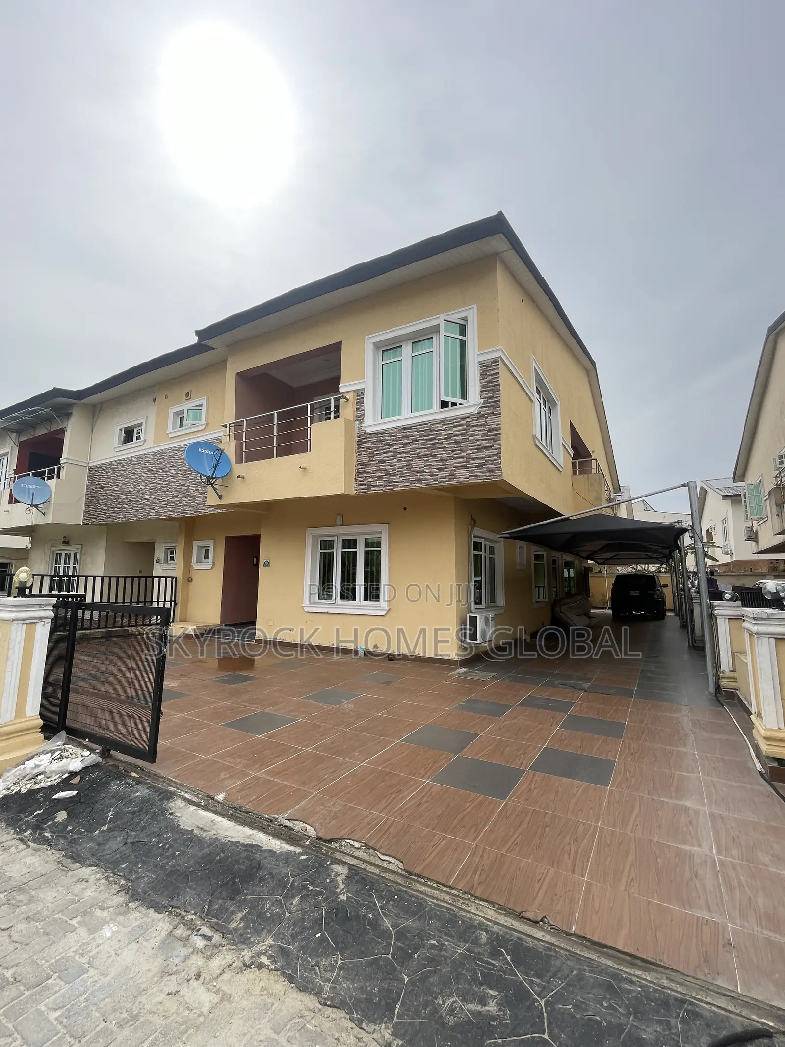 4bdrm Duplex in Chevron for sale
