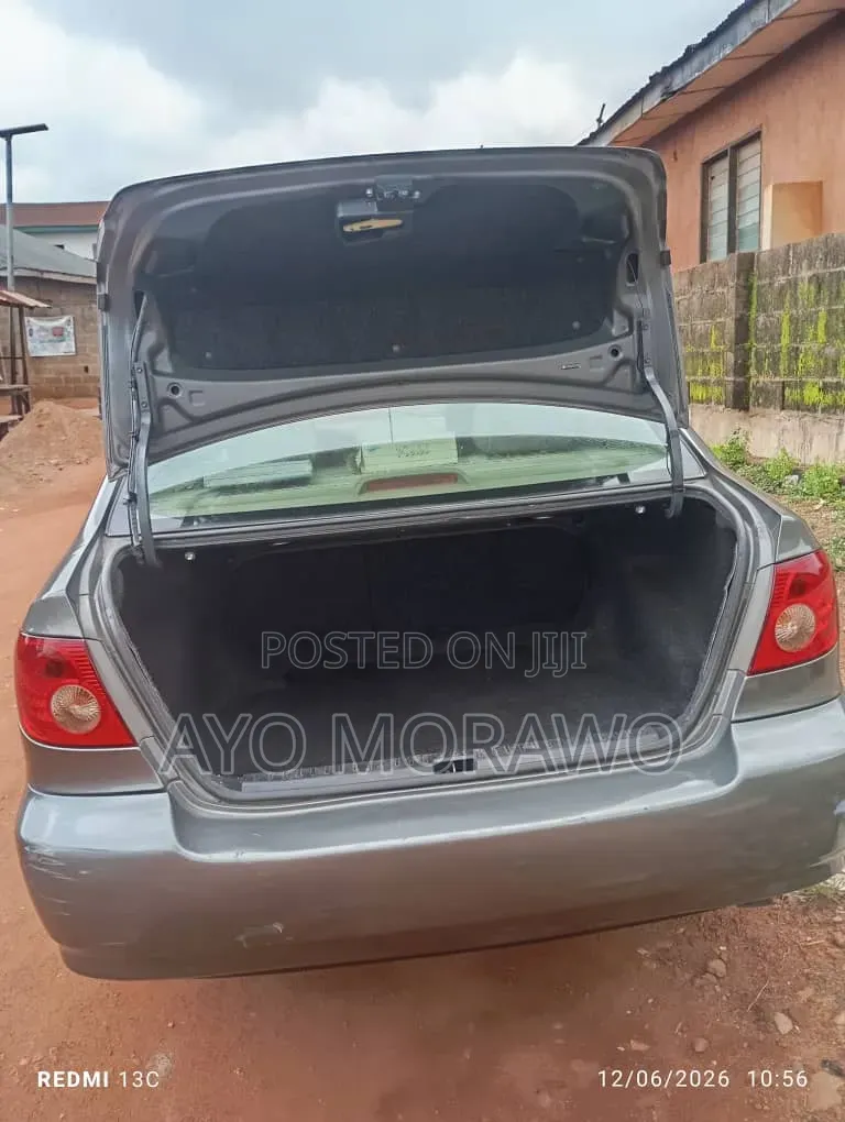 Toyota Corolla 2005 Gray