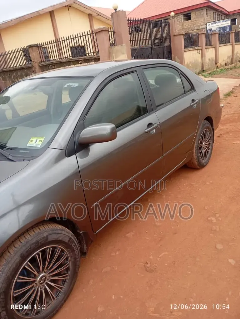 Toyota Corolla 2005 Gray