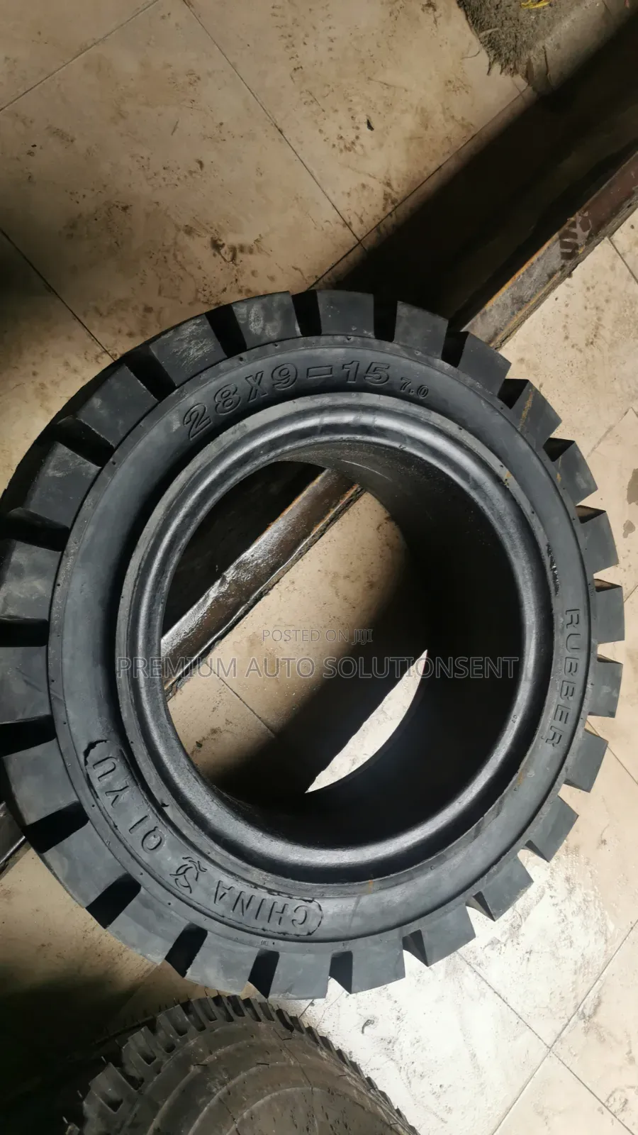 BRND New 28×9-15