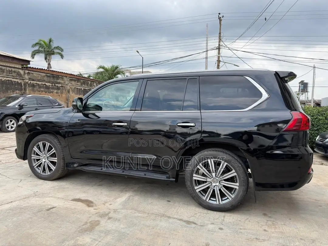 Lexus LX 570 AWD 2017 Black