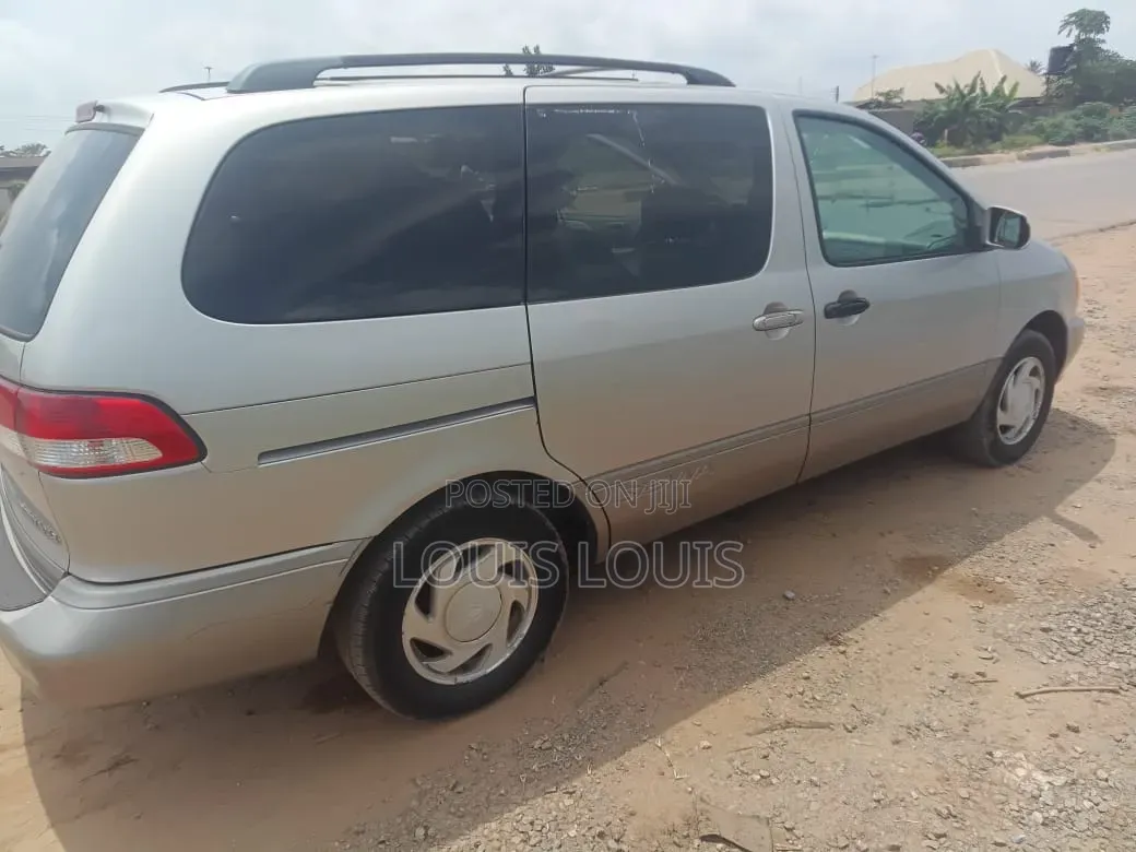 Toyota Sienna XLE 2003 Silver