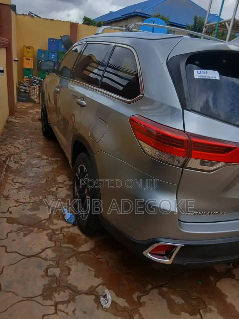 Toyota Highlander 2017 Silver