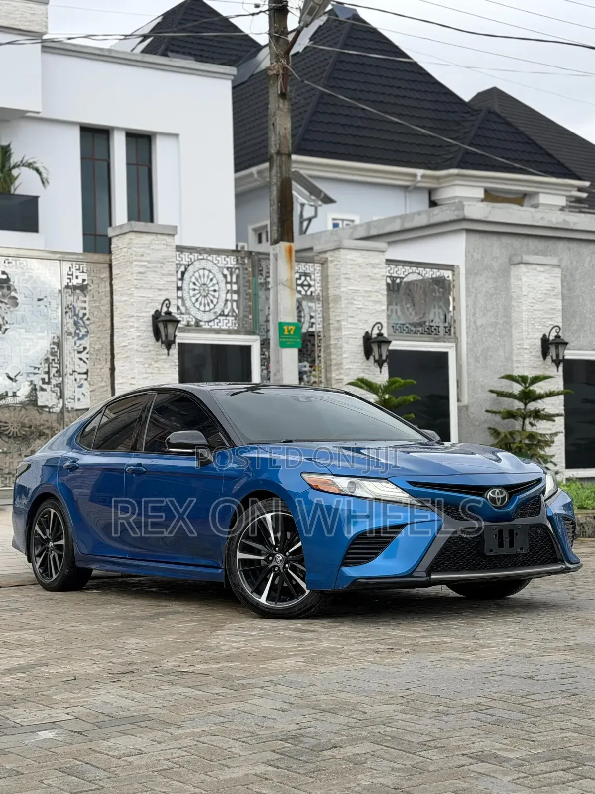 Toyota Camry 2018 Blue