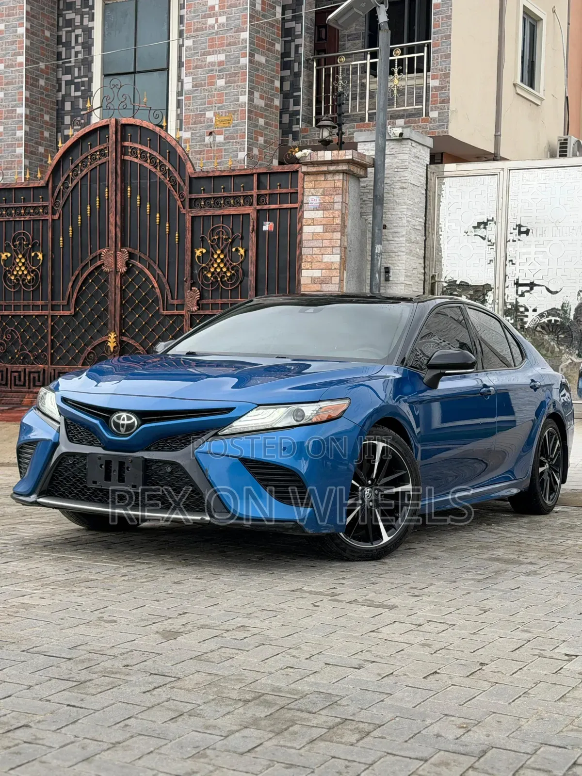 Toyota Camry 2018 Blue
