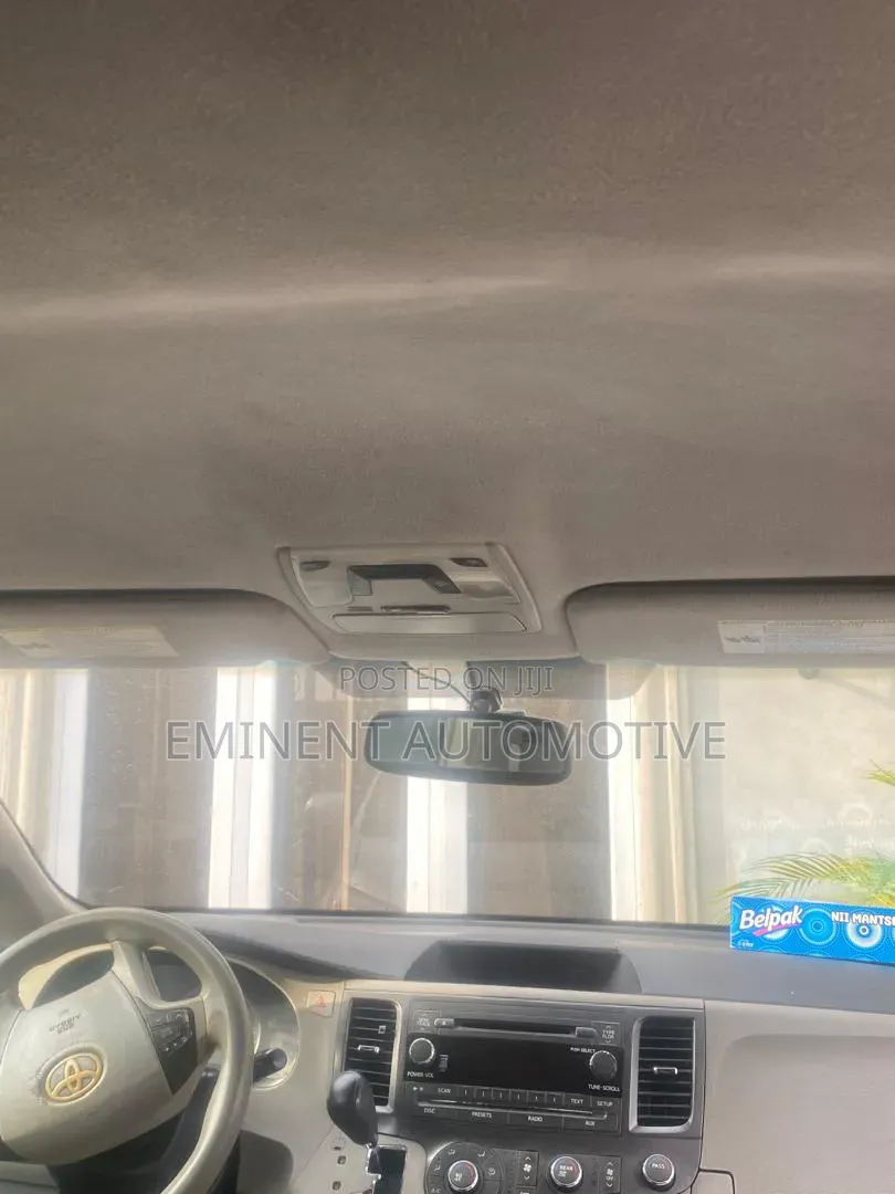 Toyota Sienna 2010 Silver