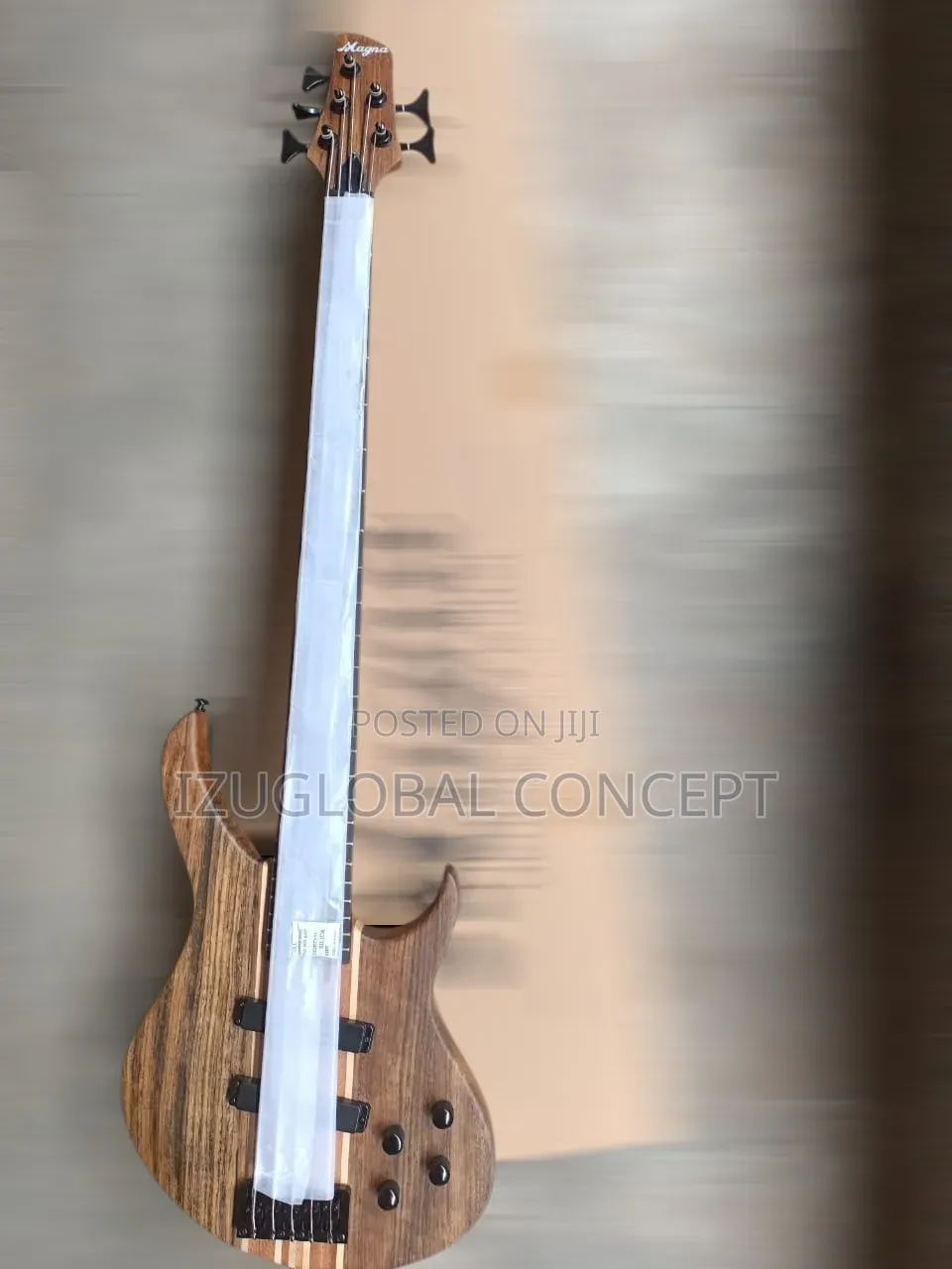 Magna 5strings Active Electric Bass Guitar (Magna Bm225 )