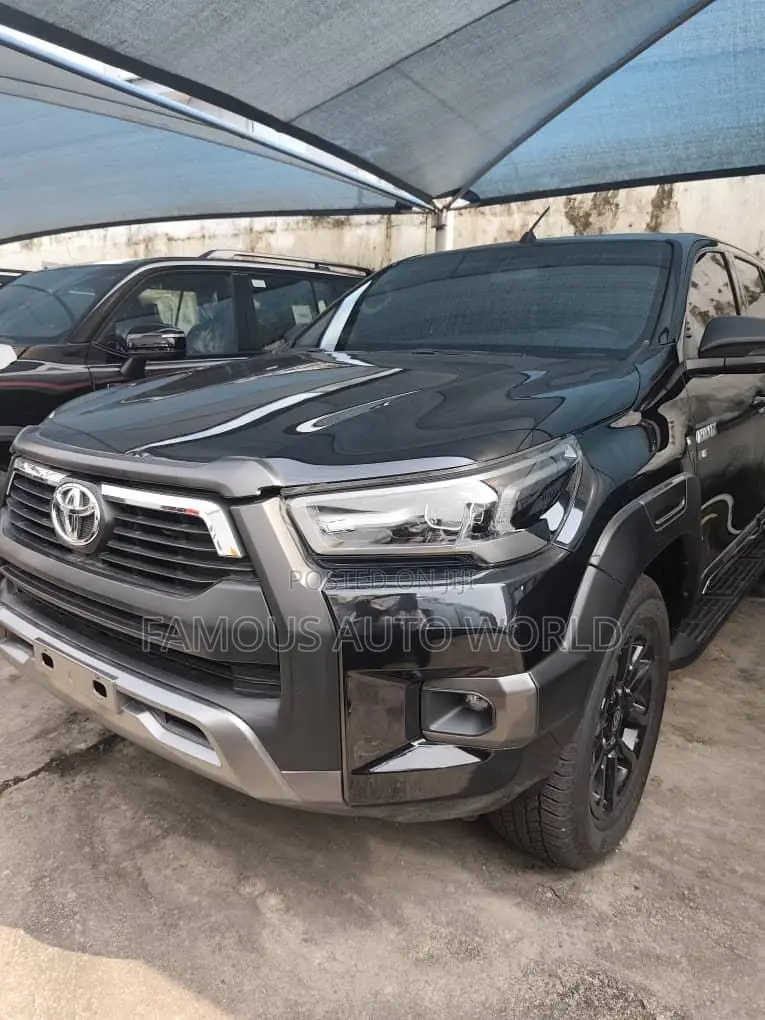 Toyota Hilux 2024 Black