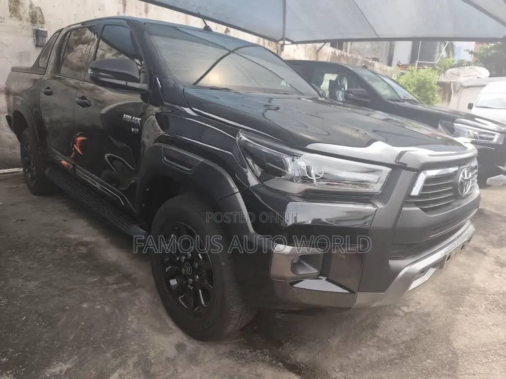 Toyota Hilux 2024 Black