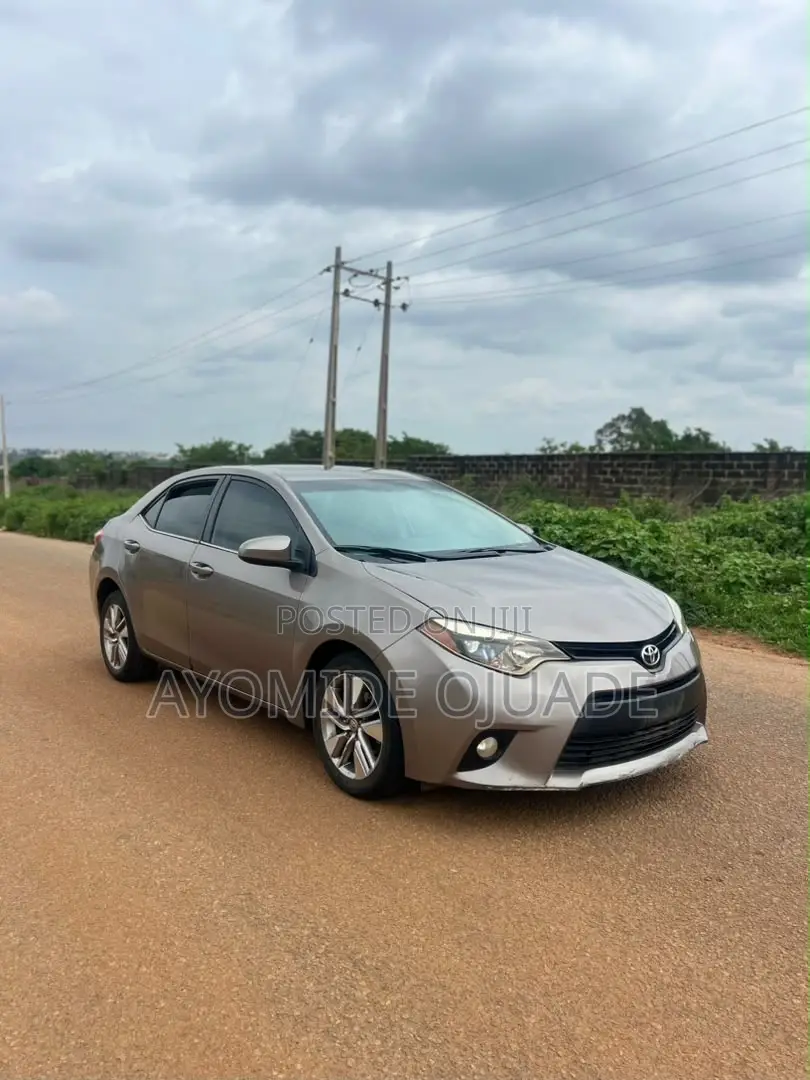 Toyota Corolla 2014 Gold