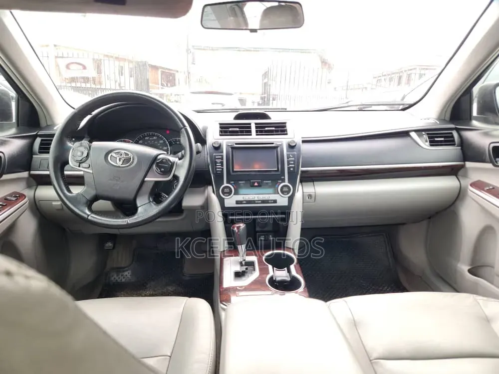 Toyota Camry XLE 4dr Sedan (2.5L 4cyl 6A) 2013 Green