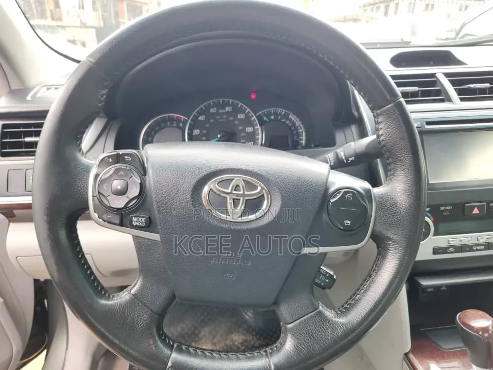 Toyota Camry XLE 4dr Sedan (2.5L 4cyl 6A) 2013 Green