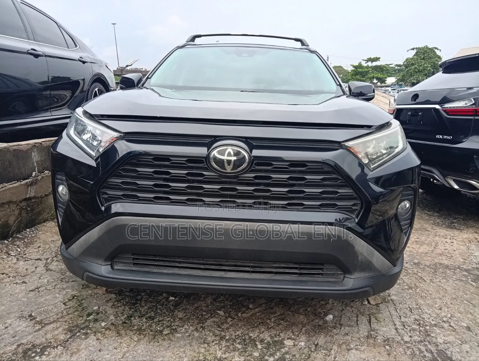 Toyota RAV4 XLE 2021 Black
