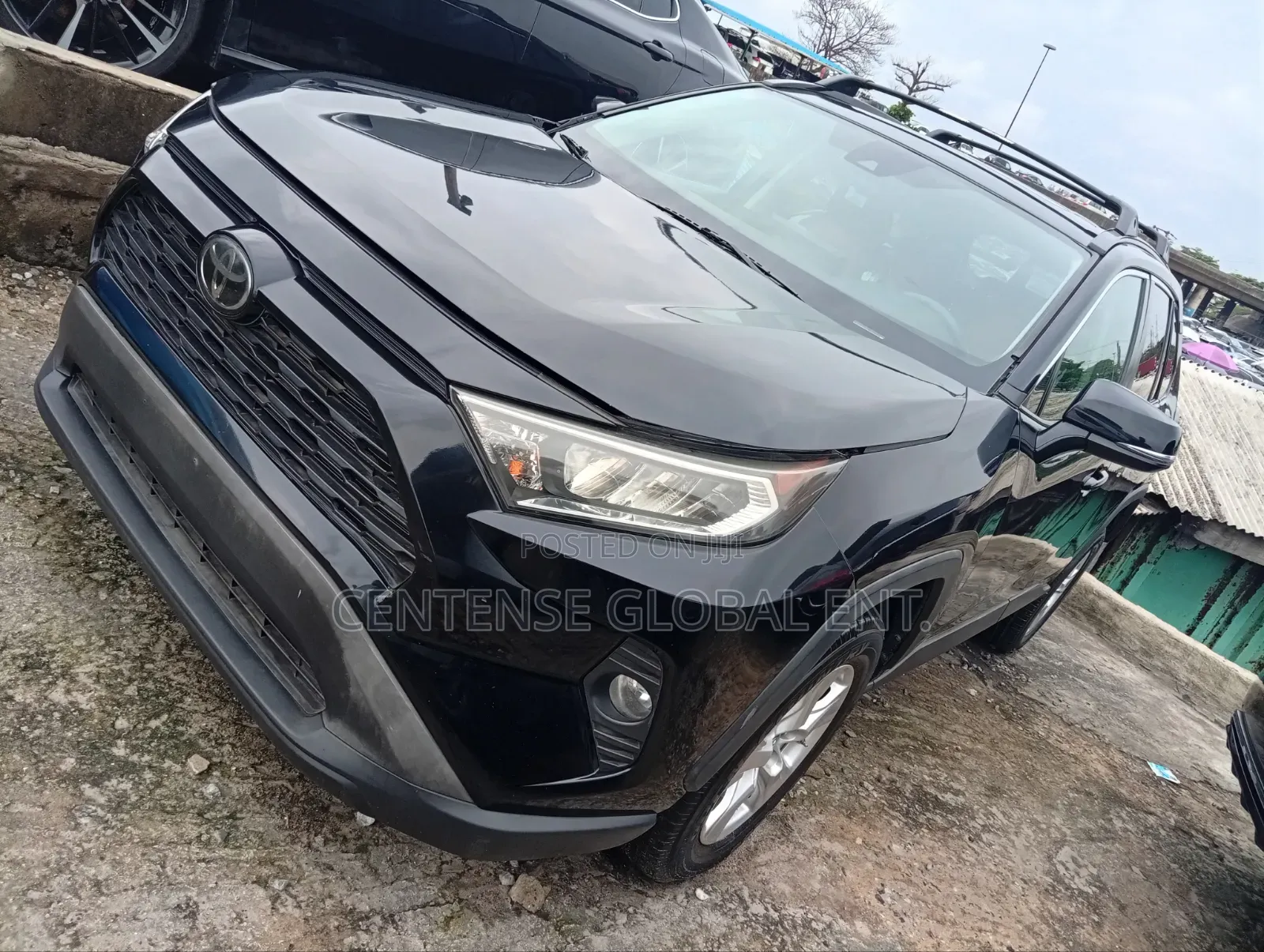 Toyota RAV4 XLE 2021 Black
