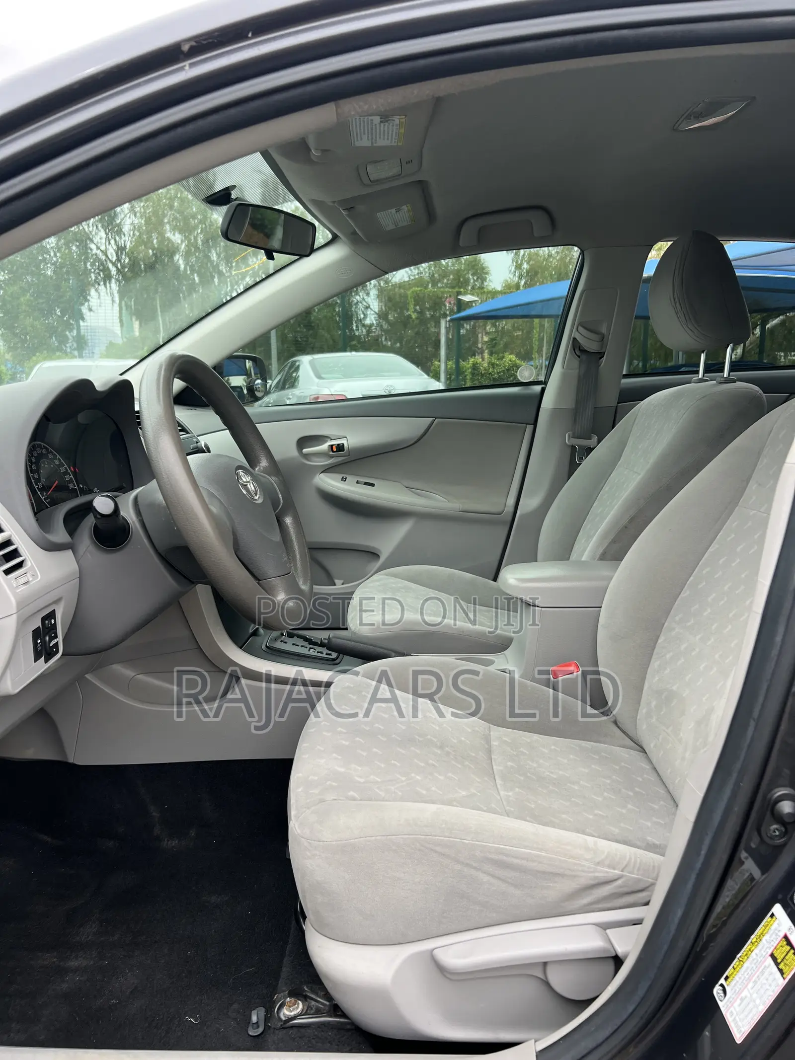 Toyota Corolla Base 4dr Sedan (1.8L 4cyl 5M) 2011 Gray