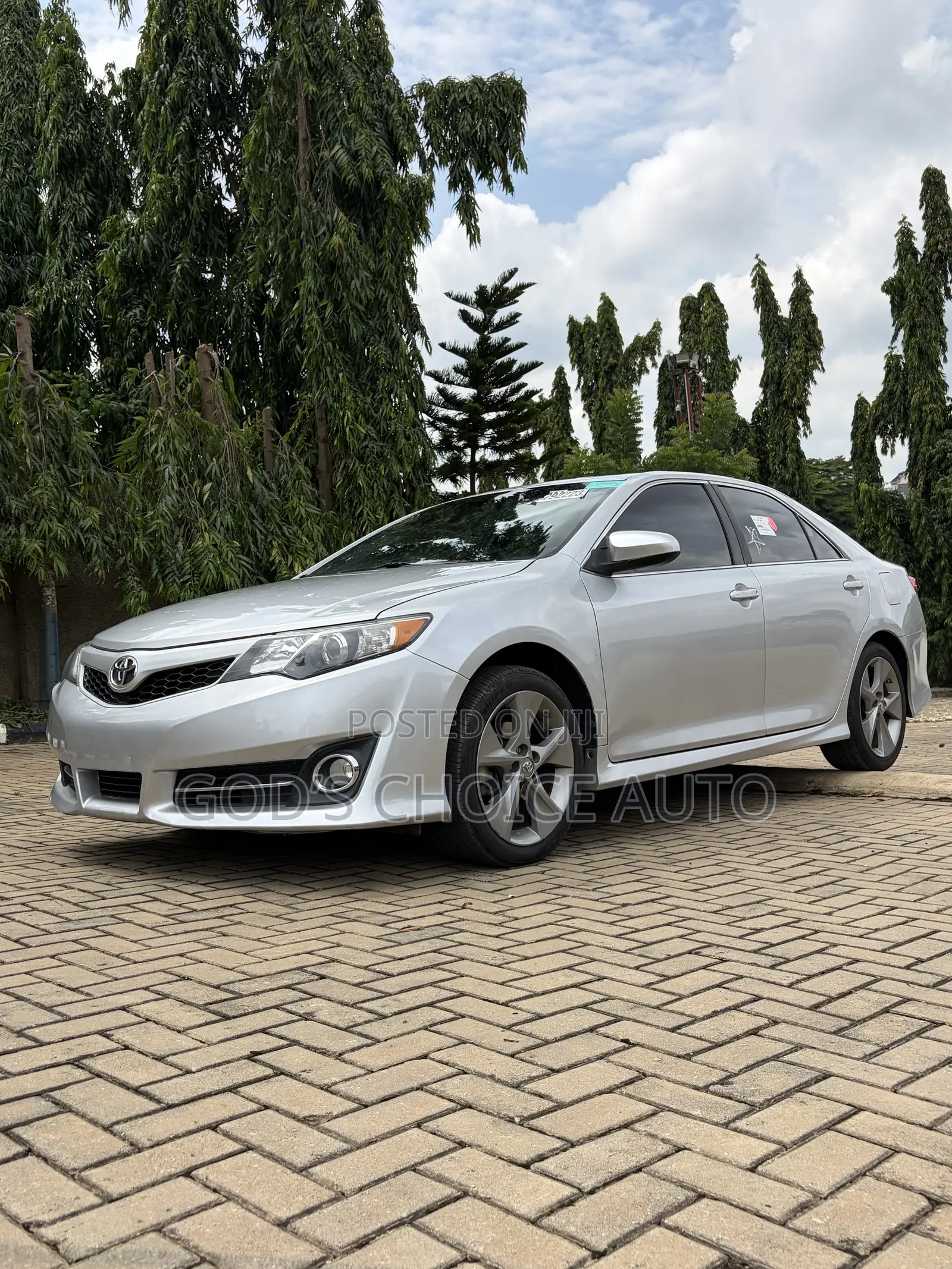 Toyota Camry SE V6 4dr Sedan (3.5L 6cyl 6A) 2013 Silver