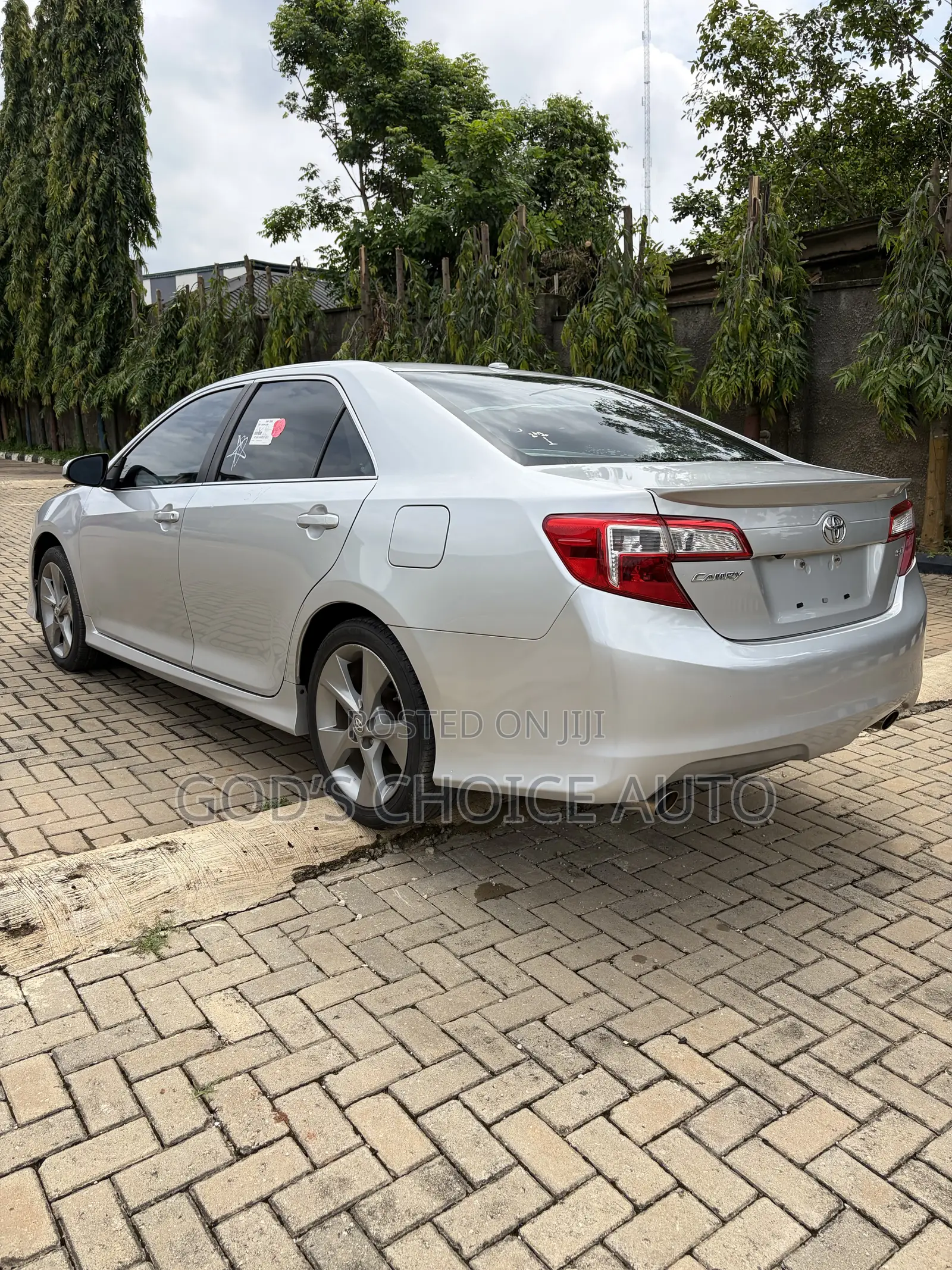 Toyota Camry SE V6 4dr Sedan (3.5L 6cyl 6A) 2013 Silver