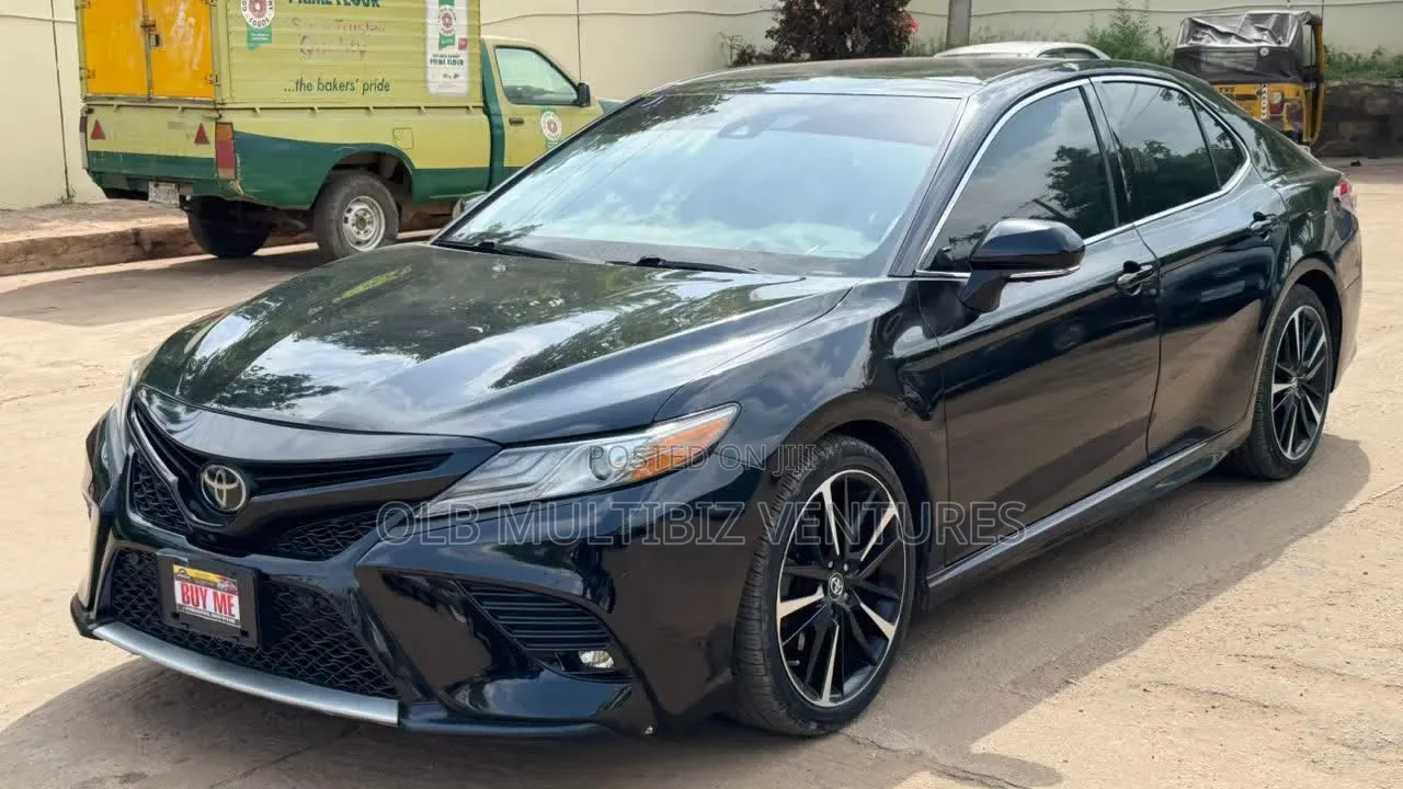 Toyota Camry 2019 Blue