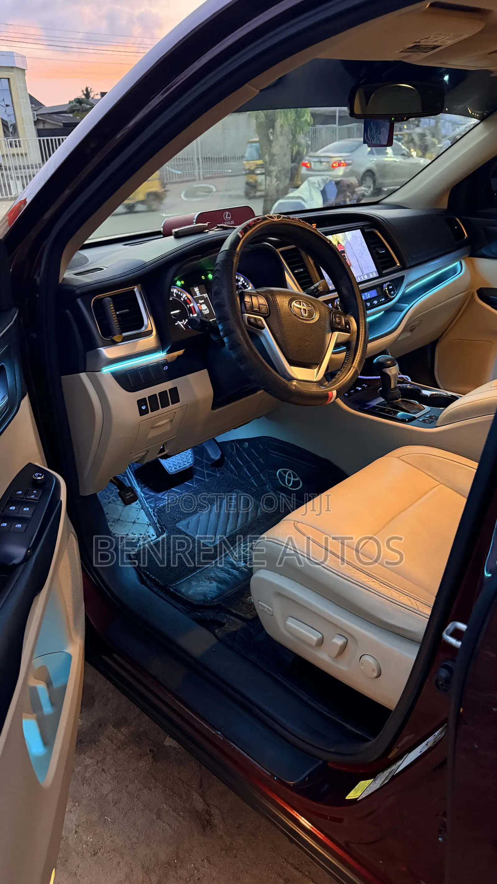Toyota Highlander XLE V6 4x4 (3.5L 6cyl 6A) 2016