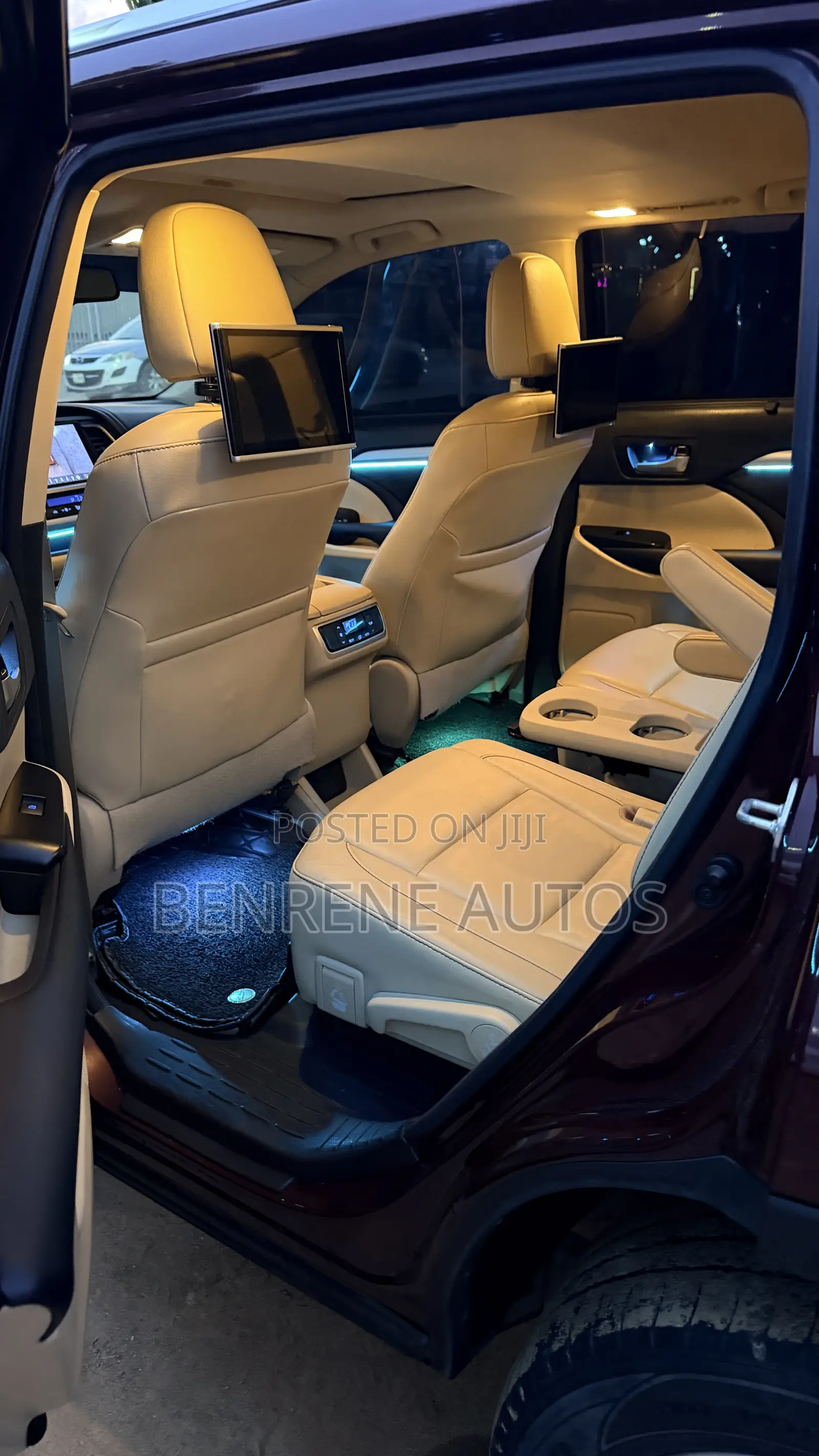 Toyota Highlander XLE V6 4x4 (3.5L 6cyl 6A) 2016