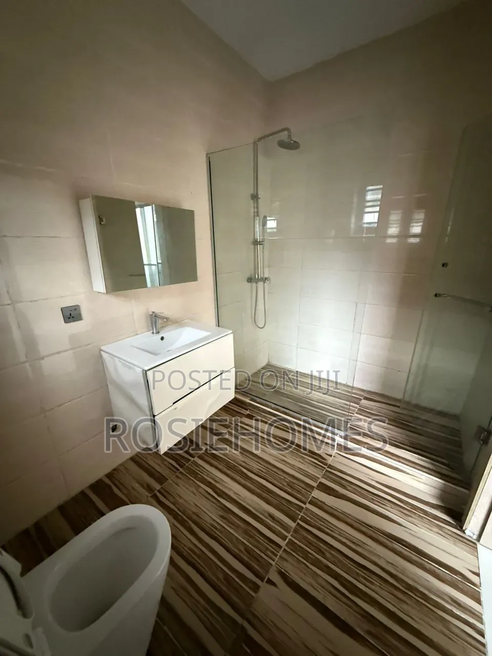 4bdrm Duplex in Ikota Gra for rent