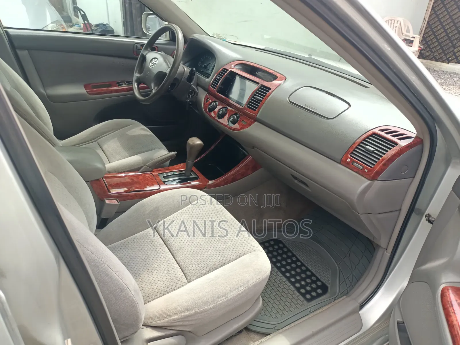 Toyota Camry LE 4dr Sedan (2.4L 4cyl 5M) 2004 Silver
