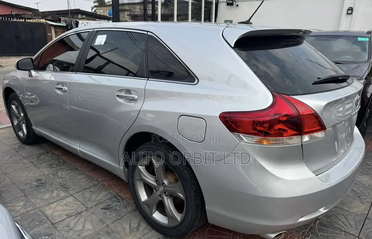 Toyota Venza 2010 Silver