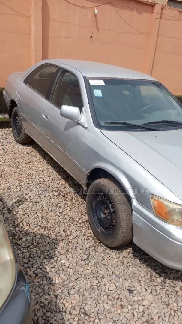 Toyota Camry LE 4dr Sedan (2.4L 4cyl 5M) 2002 Gold