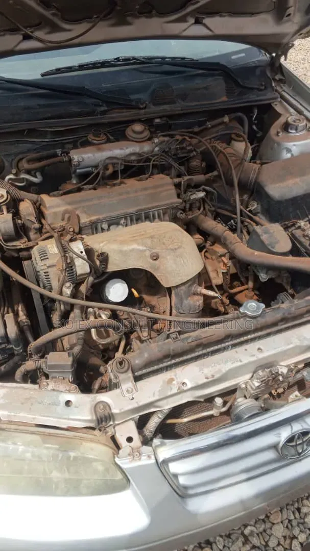 Toyota Camry LE 4dr Sedan (2.4L 4cyl 5M) 2002 Gold