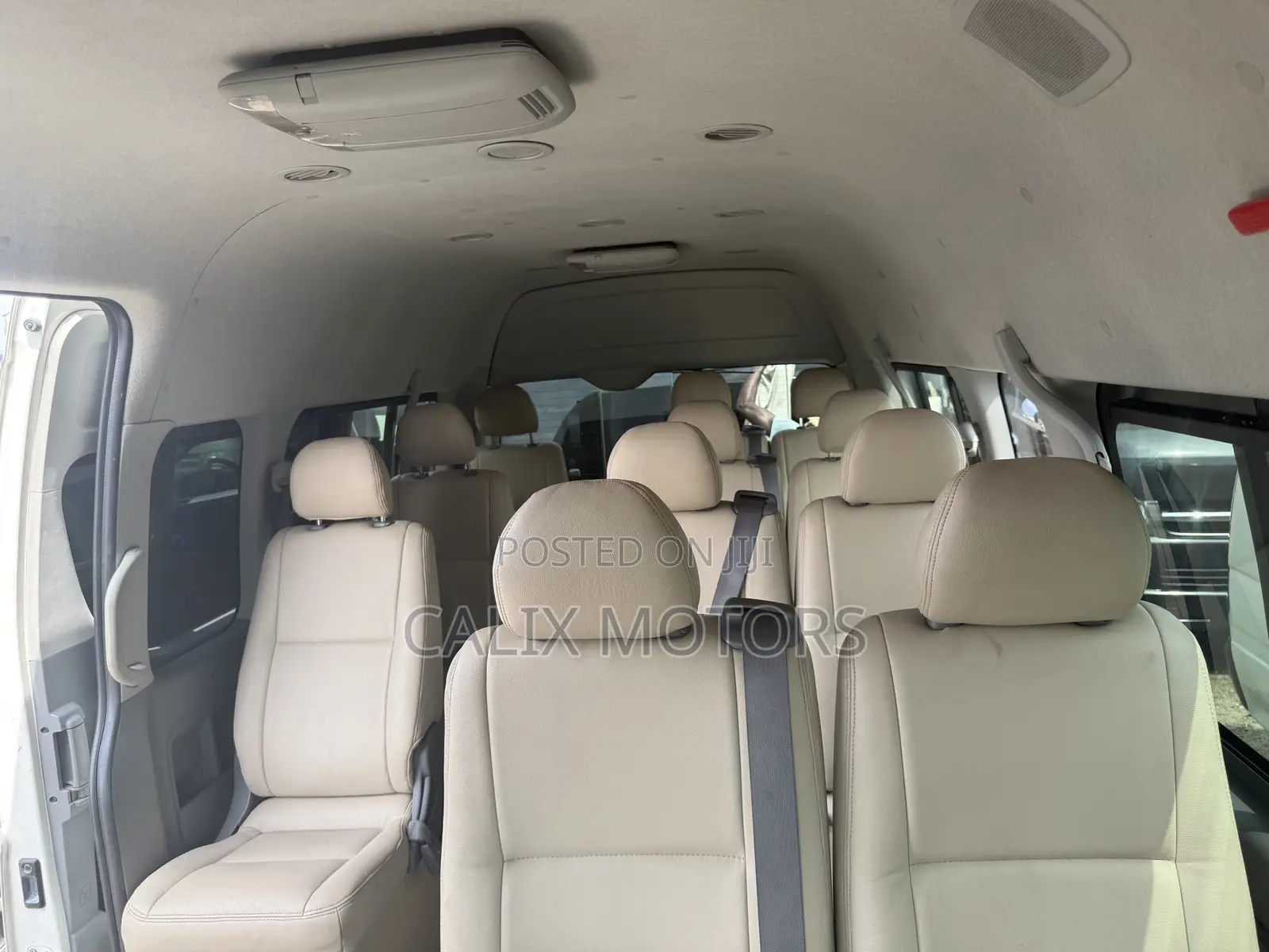 Toyota HiAce 2015 White