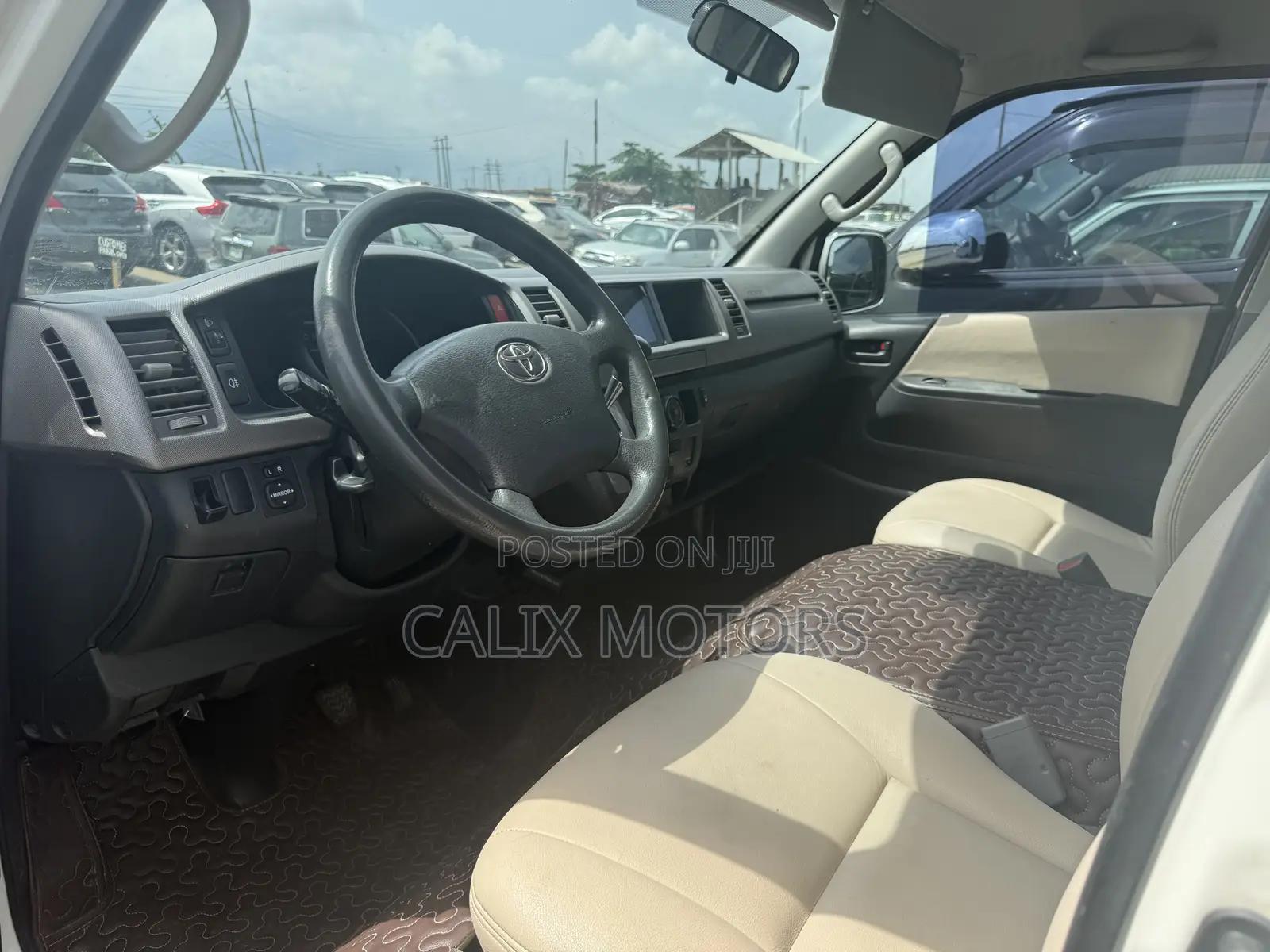Toyota HiAce 2015 White