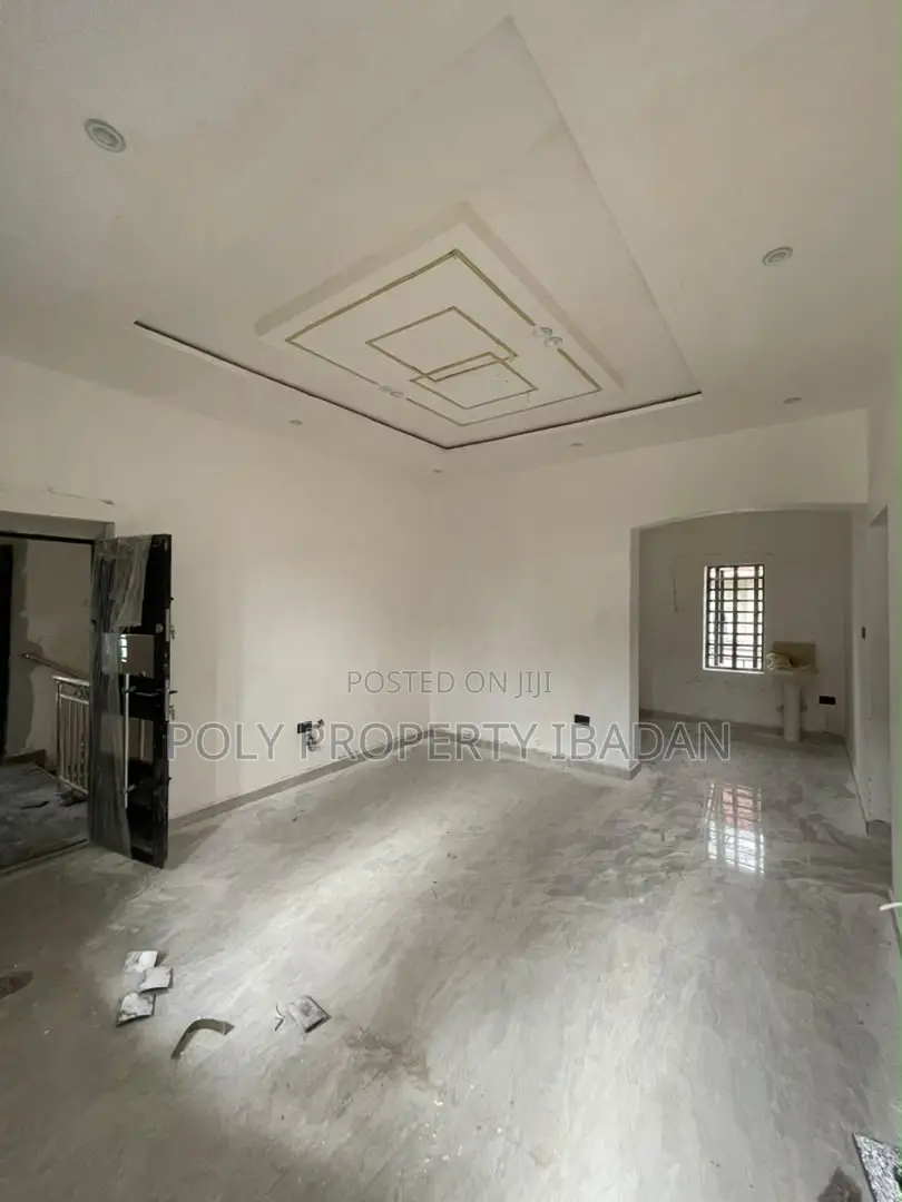 2bdrm Apartment in Kolapo Ishola Gra, Akobo for rent