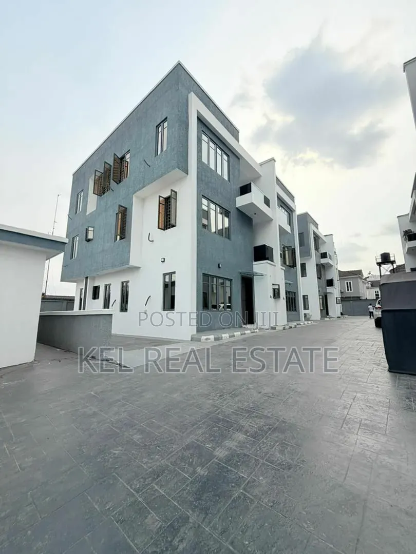 4bdrm Duplex in Onigbongbo for sale