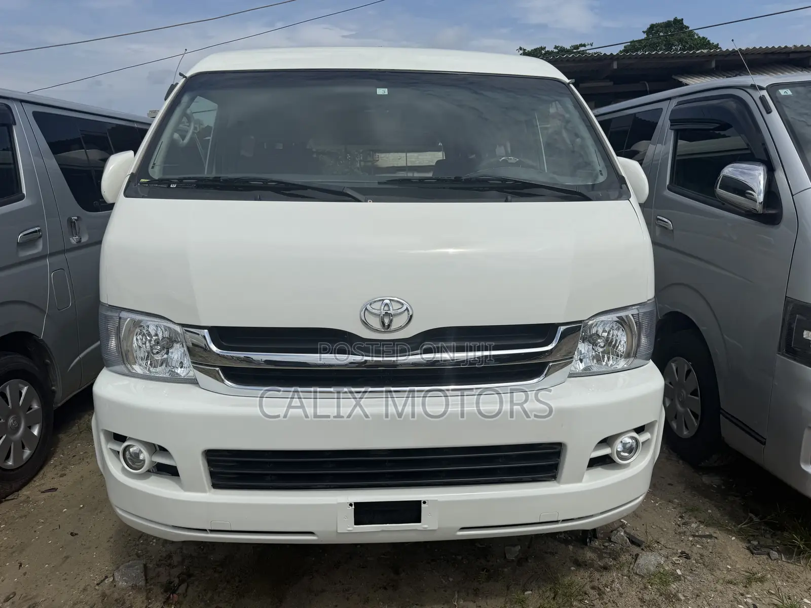 Toyota HiAce 2015 White