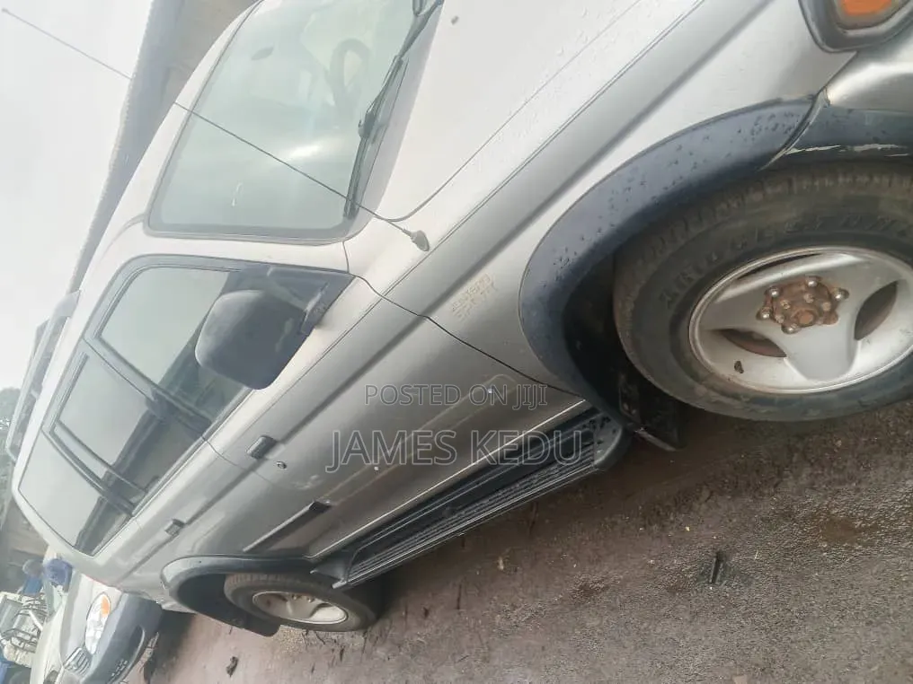 Mitsubishi Montero 2005 Gold